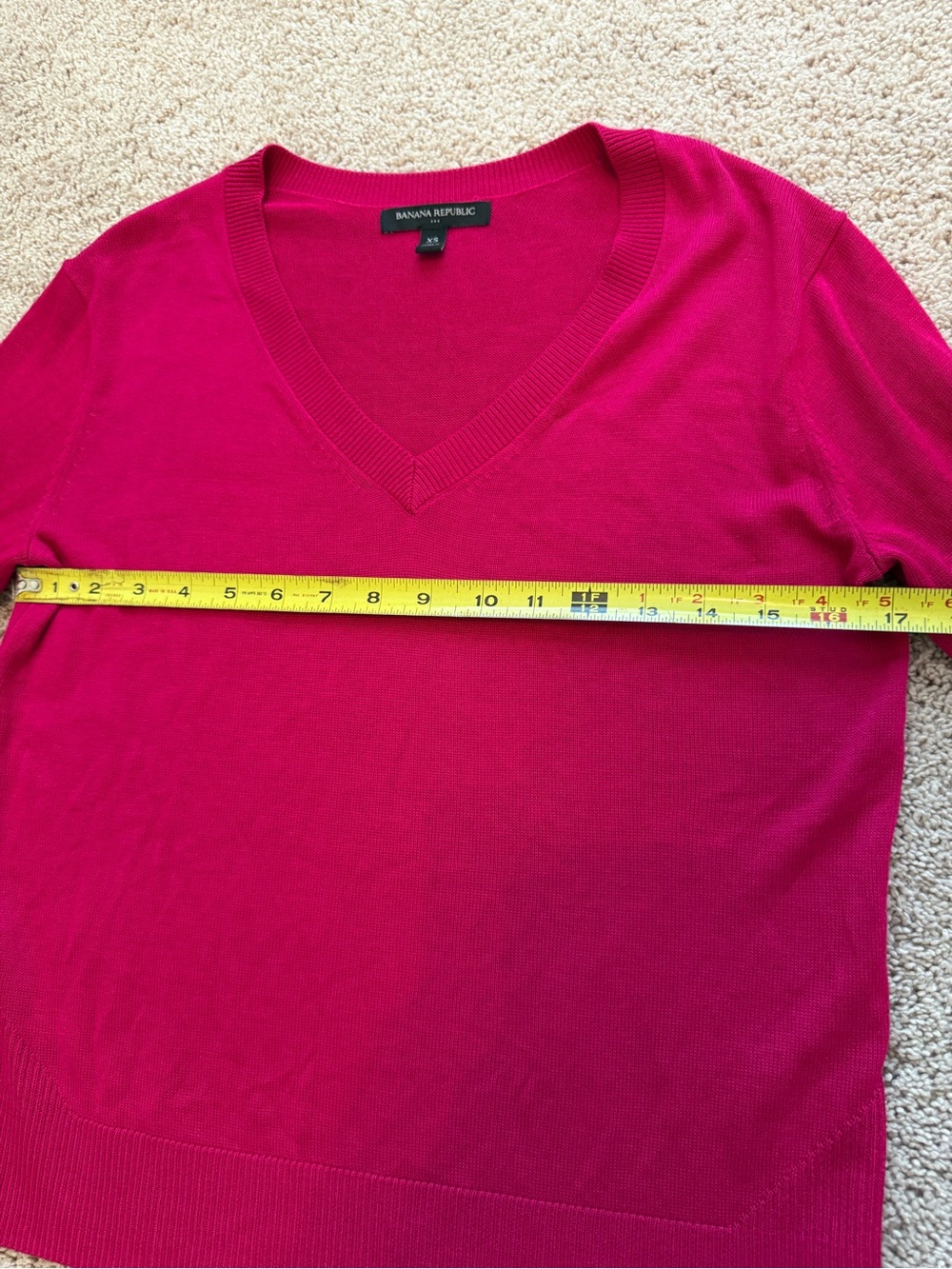 Banana Republic Women's V-Neck Sweater in Vibrant Magenta - Picture 5 of 8